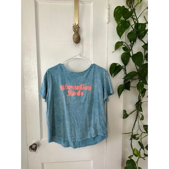 Old Navy Women’s size Medium Staycation Mode t-shirt - Picture 1 of 6